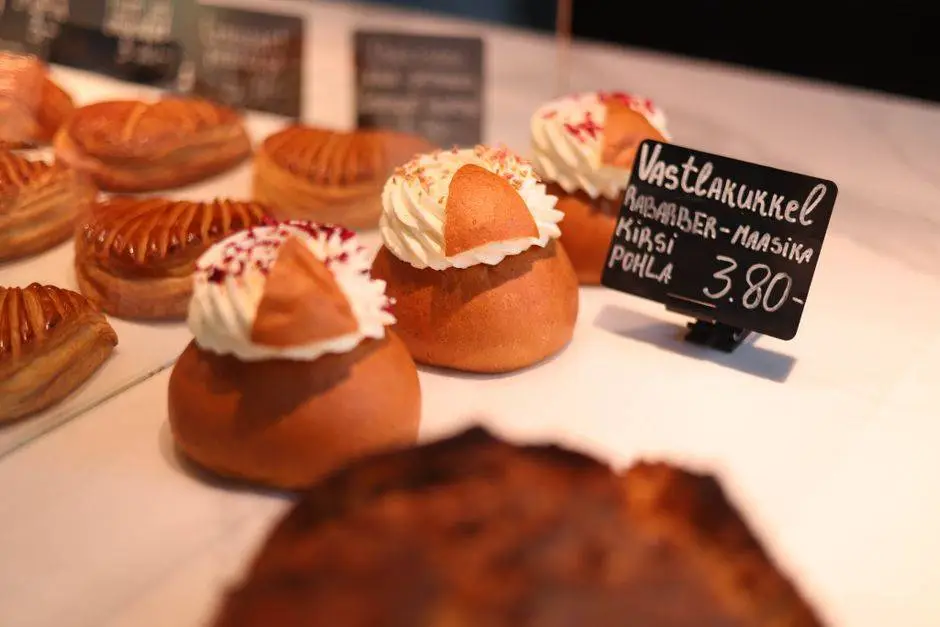 Appetizing pastries with cream and toppings, displayed in a bakery setting.
